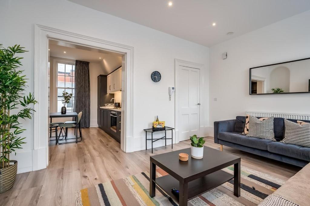 Queen's Lofts *
